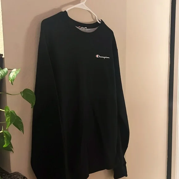 Champion Black Crewneck Sweatshirt | Unisex | Classic Logo 🖤 J12 - Picture 3 of 5